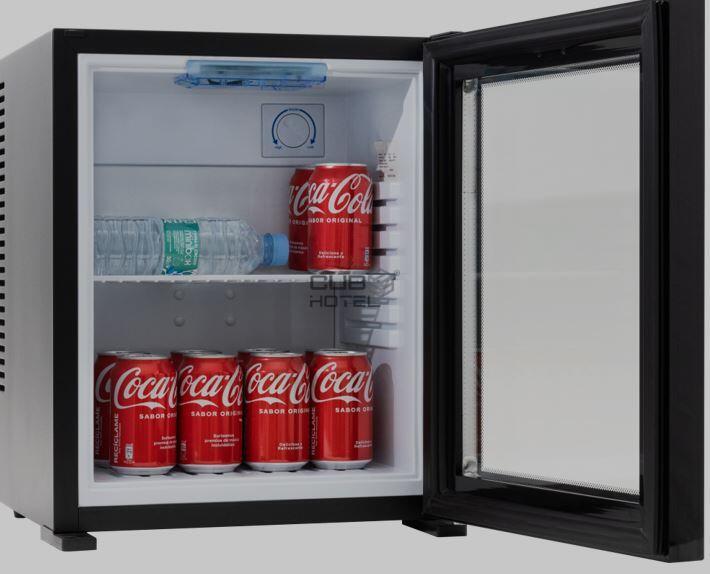 Minibar Winter 30 Negro Puerta Vidrio WINTER